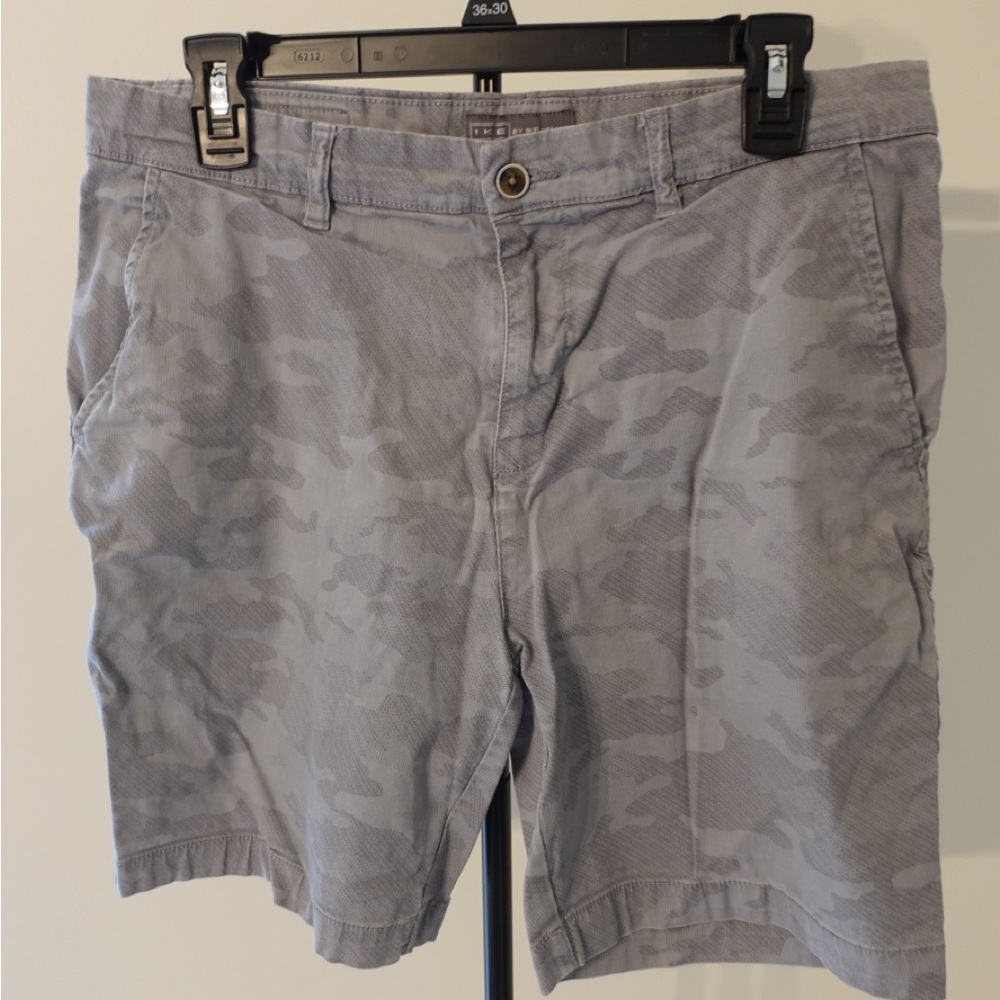 Ike Behar Light Gray Camouflage Cargo Shorts
